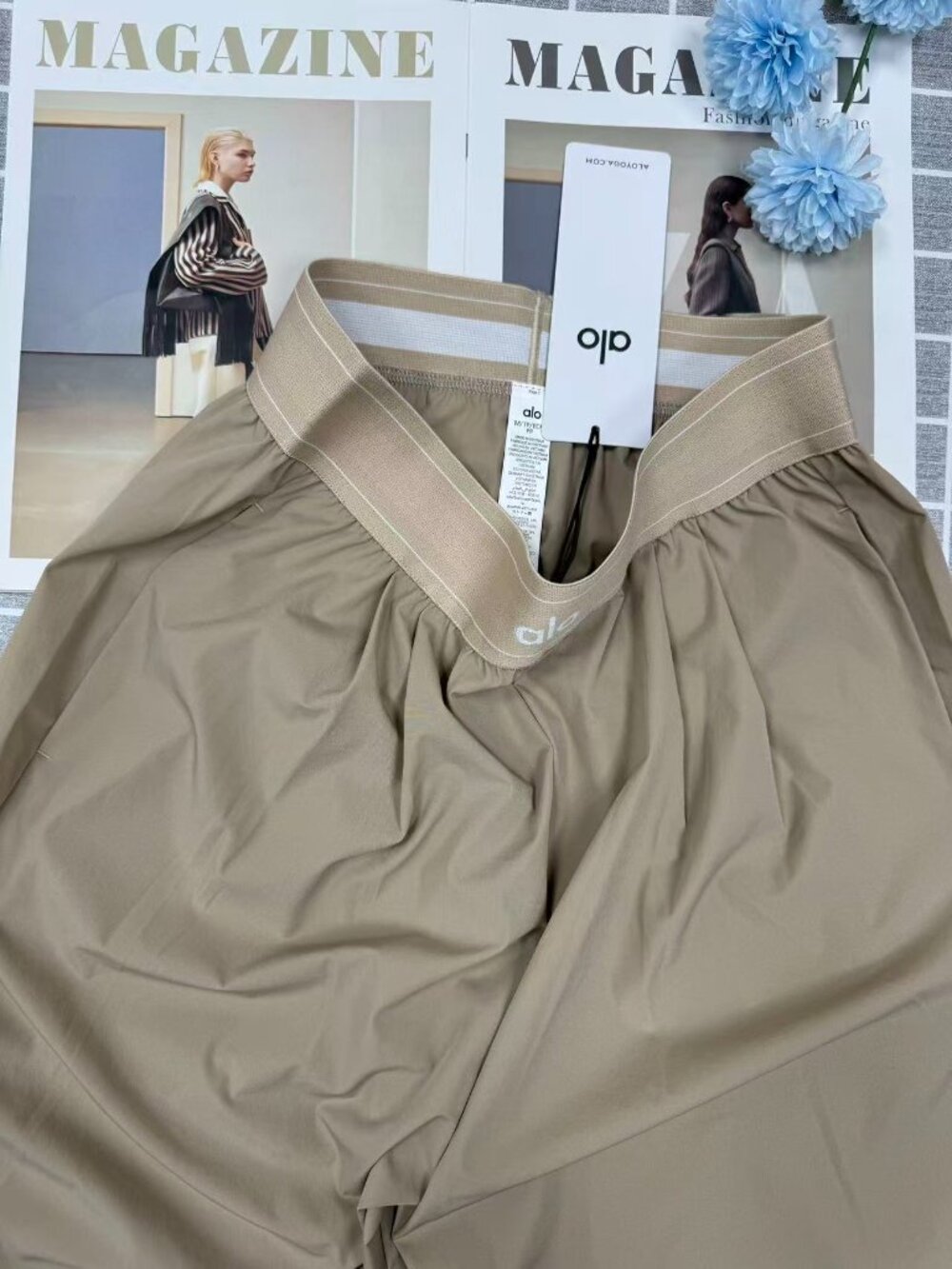 ☁️ NWT Alo Yoga Suit Up Trouser Gravel  🥳 Neutral Wide Leg Pants  Regular-30" - Picture 5 of 8